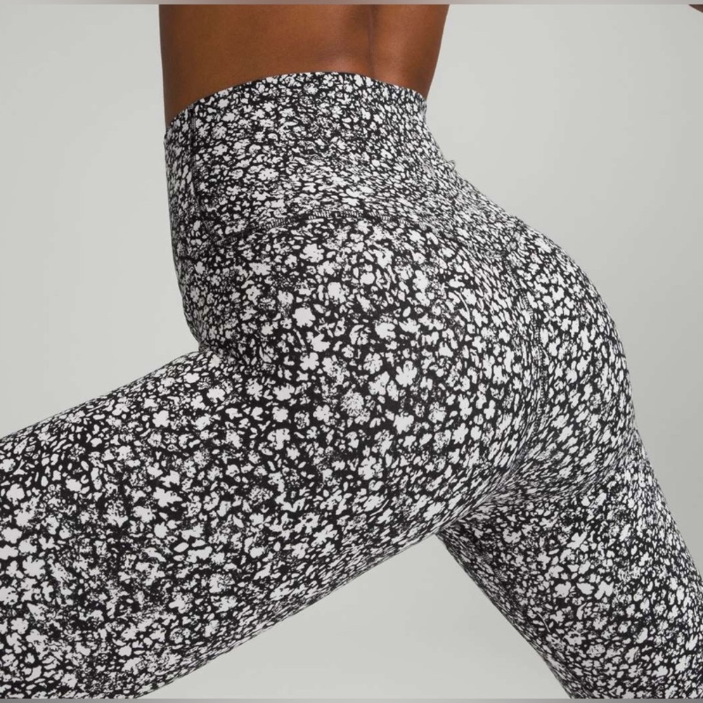 NWOT Lululemon Align High-Rise Pant 25" Venture Floral Alpine White Black - Picture 3 of 10